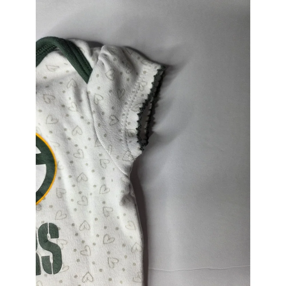 NFL Team Apparel Green Bay Packers Heart Print Baby Bodysuit White Green‎ 3/6M